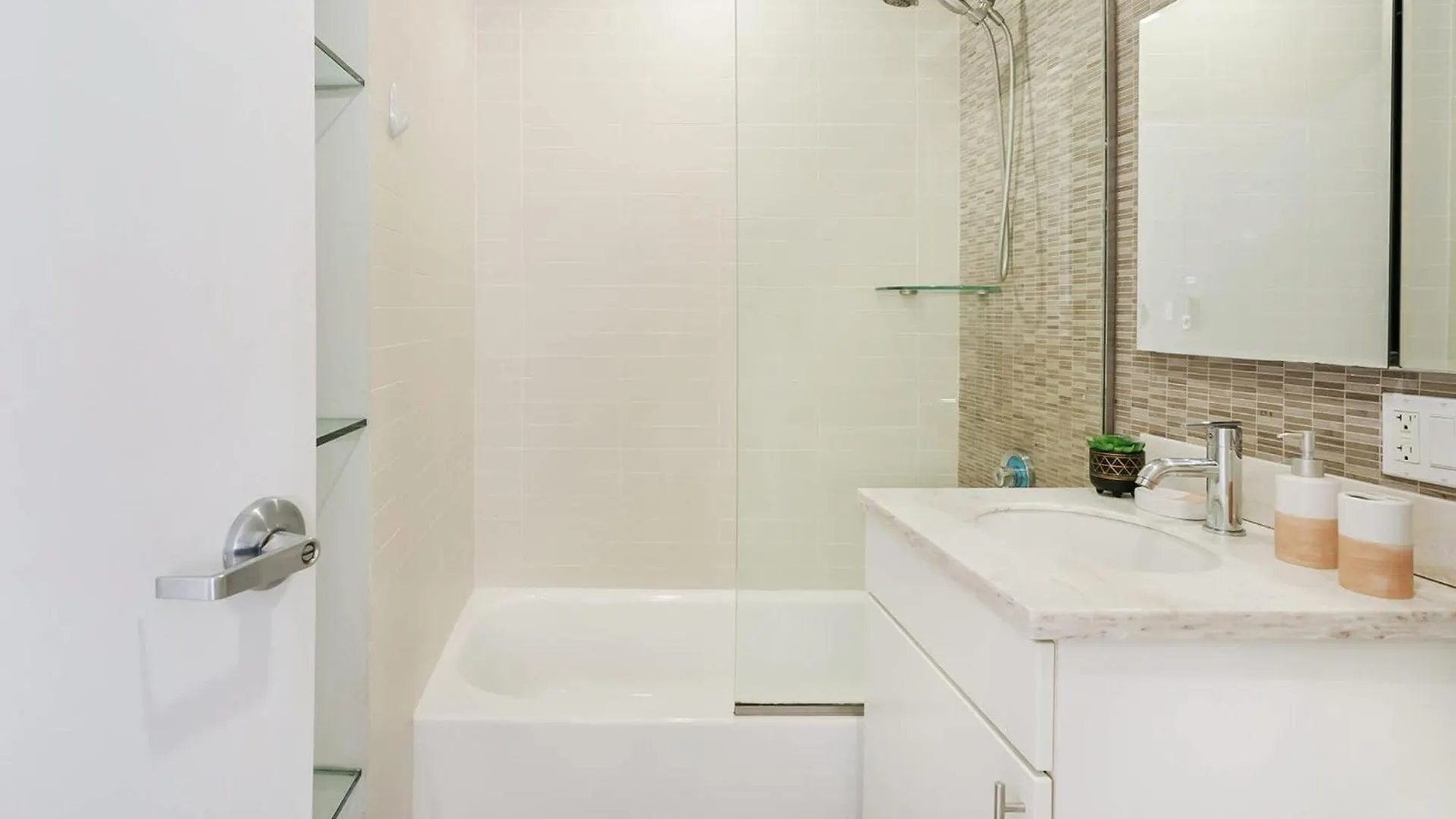 809-4A 1Br With W&D Columbus Circle Apartment New York