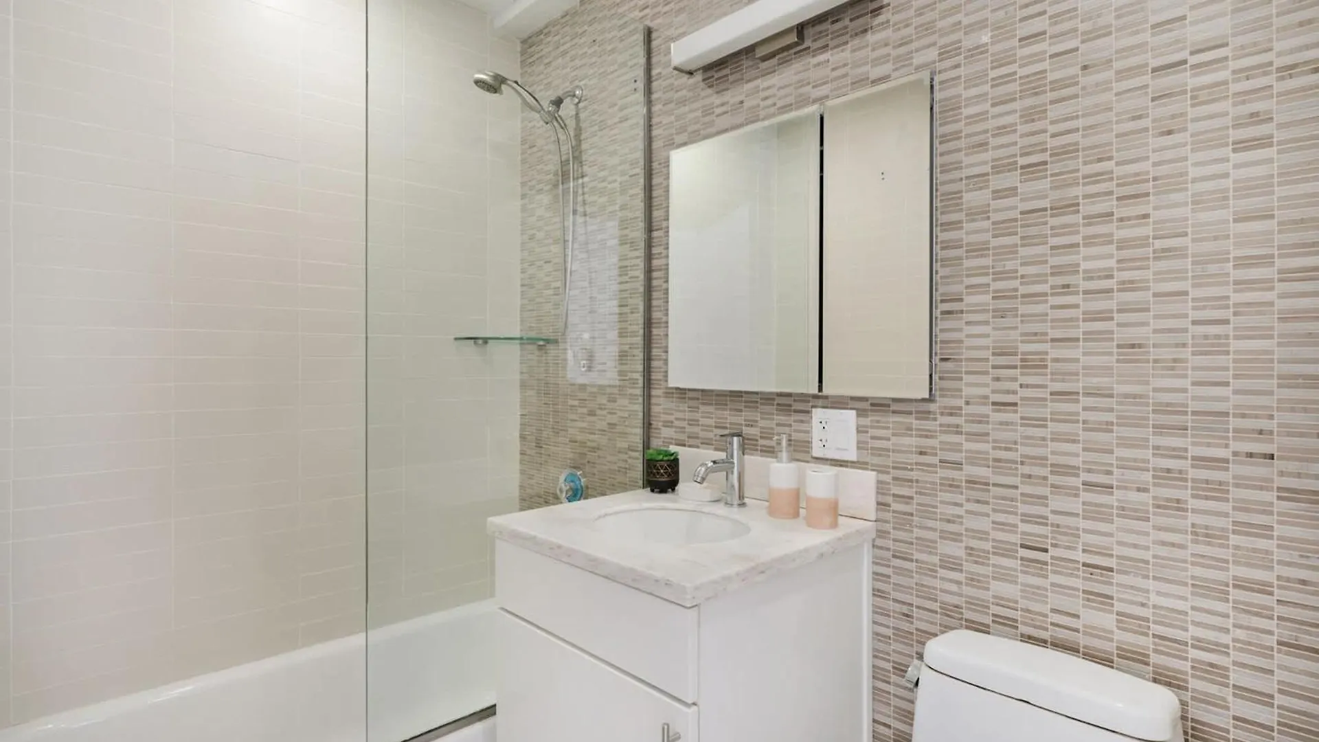 דירות ניו יורק 809-4A 1Br With W&D Columbus Circle